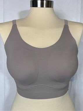 True and Co True Mesh Wireless Pullover Bra with adjustable convertible straps M
